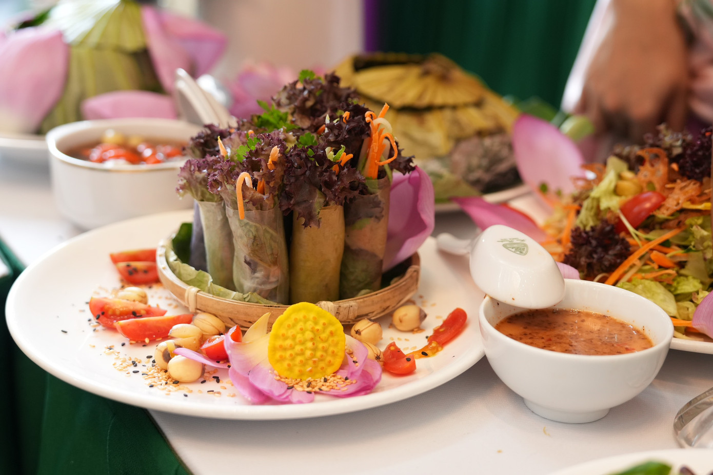 Các sản phẩm từ sen mang lại giá trị kinh tế cao.