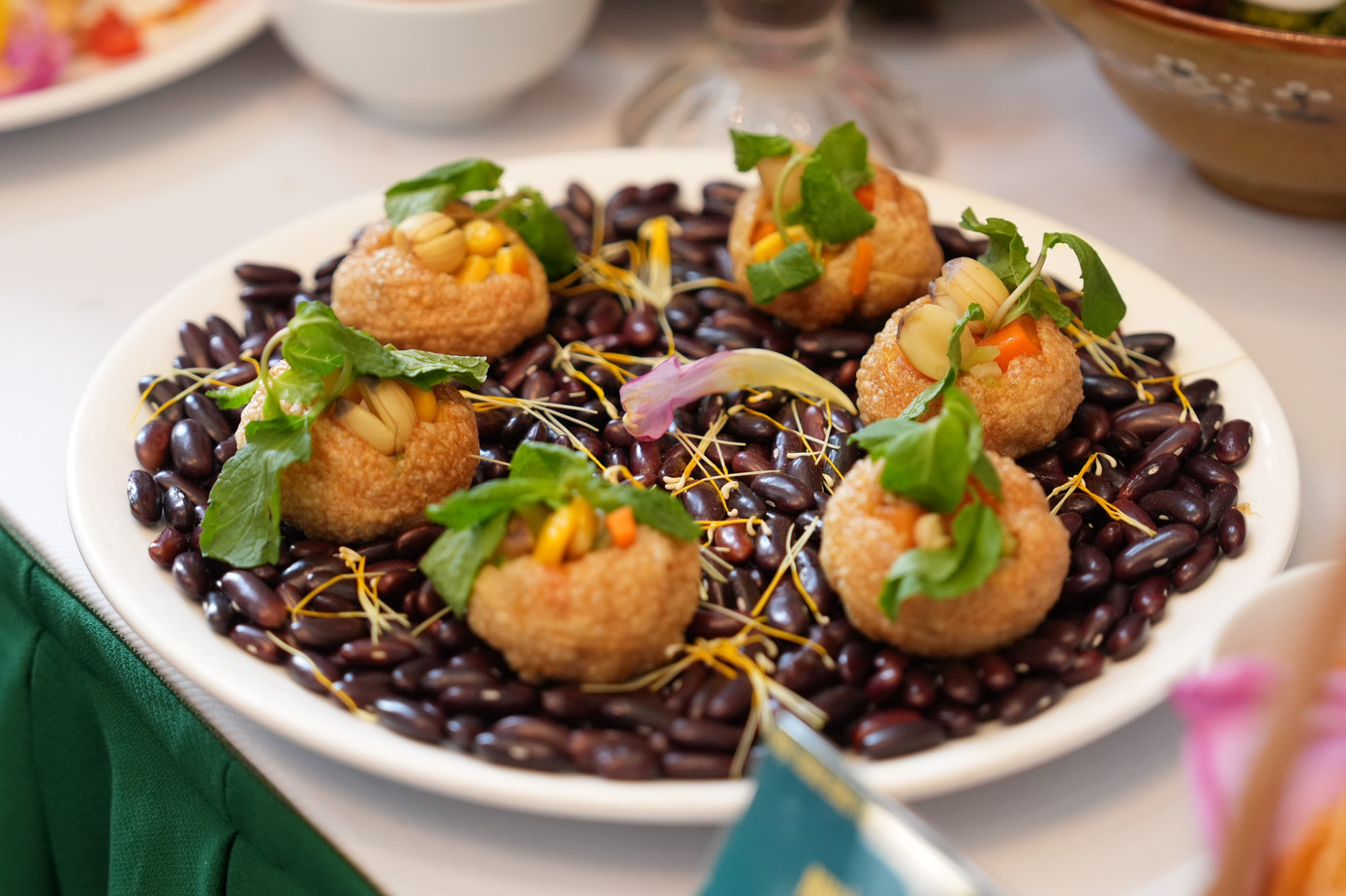 Các sản phẩm từ sen mang lại giá trị kinh tế cao.