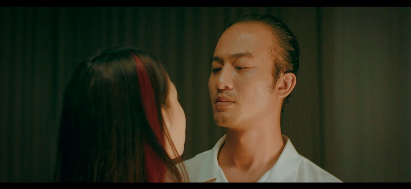 Mối quan hệ tình cảm phức tạp của tuyến nhân vật chính trong phim khiến khán giả chán nản. Mối quan hệ tình cảm phức tạp của tuyến nhân vật chính trong phim khiến khán giả chán nản.