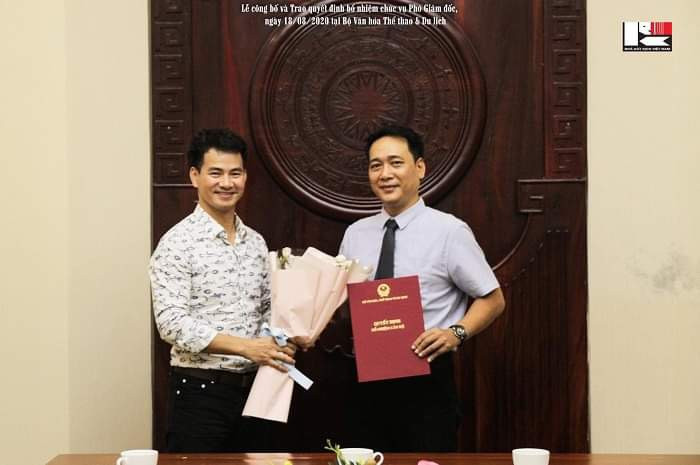 NSND Xuân Bắc và NSƯT Kiều Minh Hiếu trong lễ bổ nhiệm Phó Giám đốc Nhà hát Kịch Việt Nam. NSND Xuân Bắc và NSƯT Kiều Minh Hiếu trong lễ bổ nhiệm Phó Giám đốc Nhà hát Kịch Việt Nam.