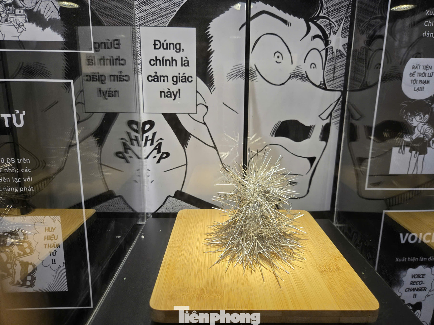 Triển lãm cũng trưng bày "công cụ" trợ giúp Conan phá án - kim gây mê. Theo thống kê tại triển lãm, từ đầu truyện đến nay có 88 kim được sử dụng, trong đó nhiều nhất là Mori 55 kim, Sonoko 13 kim.