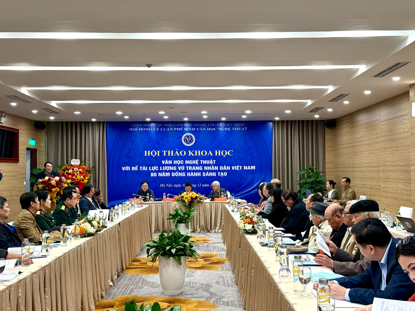 Hội thảo Văn học nghệ thuật với đề tài lực lượng vũ trang nhân dân Việt Nam - 80 năm đồng hành sáng tạo được tổ chức ngày 10/12 tại Hà Nội. Hội thảo Văn học nghệ thuật với đề tài lực lượng vũ trang nhân dân Việt Nam - 80 năm đồng hành sáng tạo được tổ chức ngày 10/12 tại Hà Nội.