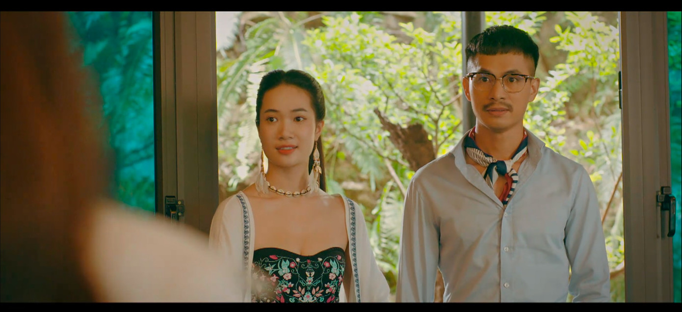 Mối quan hệ tình cảm phức tạp của tuyến nhân vật chính trong phim khiến khán giả chán nản. Mối quan hệ tình cảm phức tạp của tuyến nhân vật chính trong phim khiến khán giả chán nản.