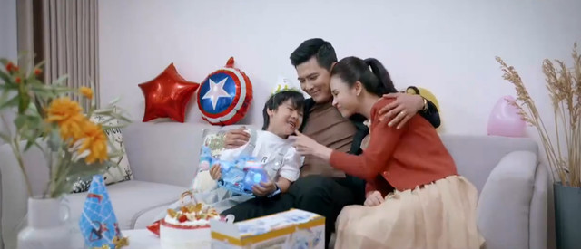 Nghĩa (Quang Sự) và An Nhiên (Lương Thu Trang) không chỉ có quan hệ ngoài luồng mà cả hai đã có con chung 6 tuổi. Nghĩa (Quang Sự) và An Nhiên (Lương Thu Trang) không chỉ có quan hệ ngoài luồng mà cả hai đã có con chung 6 tuổi.