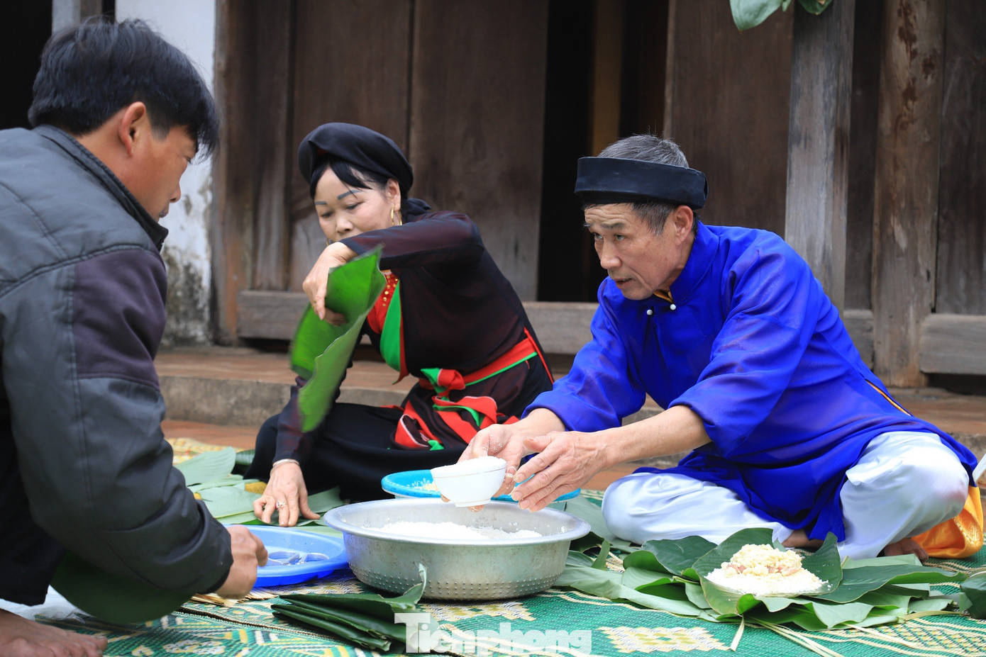 Du khách có thể khám phá, trải nghiệm những phong tục đón Tết truyền thống của người Việt như dựng cây nêu, gói bánh chưng, viết thư pháp, in tranh Đông Hồ, múa rối nước… Du khách có thể khám phá, trải nghiệm những phong tục đón Tết truyền thống của người Việt như dựng cây nêu, gói bánh chưng, viết thư pháp, in tranh Đông Hồ, múa rối nước…