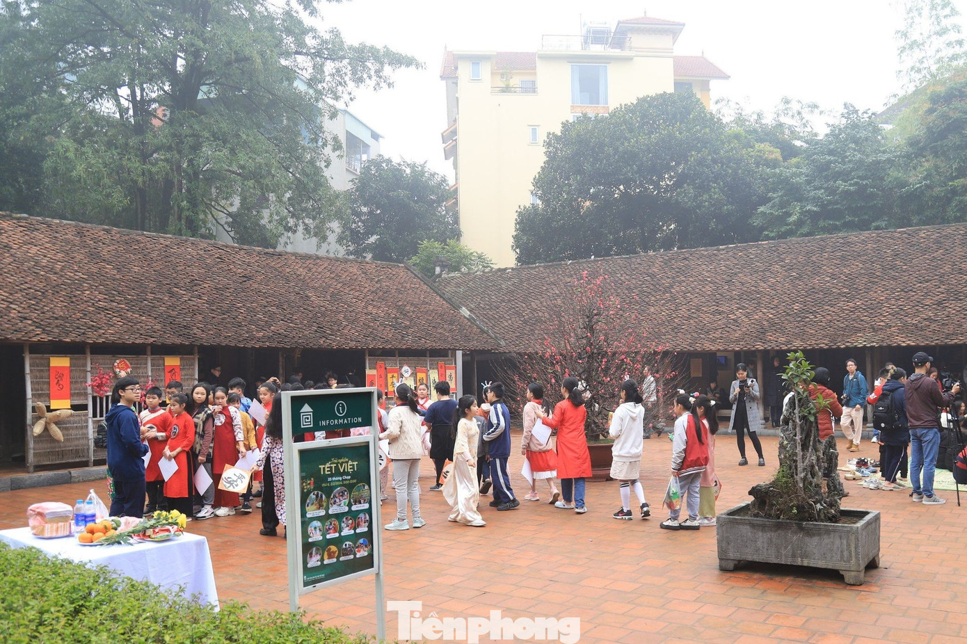 Chương trình Trải nghiệm Tết Việt do Bảo tàng Dân tộc học Việt Nam tổ chức ngày 2/2 (ngày 23 tháng Chạp). Chương trình có sự tham gia của nhiều nghệ nhân, học sinh, sinh viên. Chương trình Trải nghiệm Tết Việt do Bảo tàng Dân tộc học Việt Nam tổ chức ngày 2/2 (ngày 23 tháng Chạp). Chương trình có sự tham gia của nhiều nghệ nhân, học sinh, sinh viên.