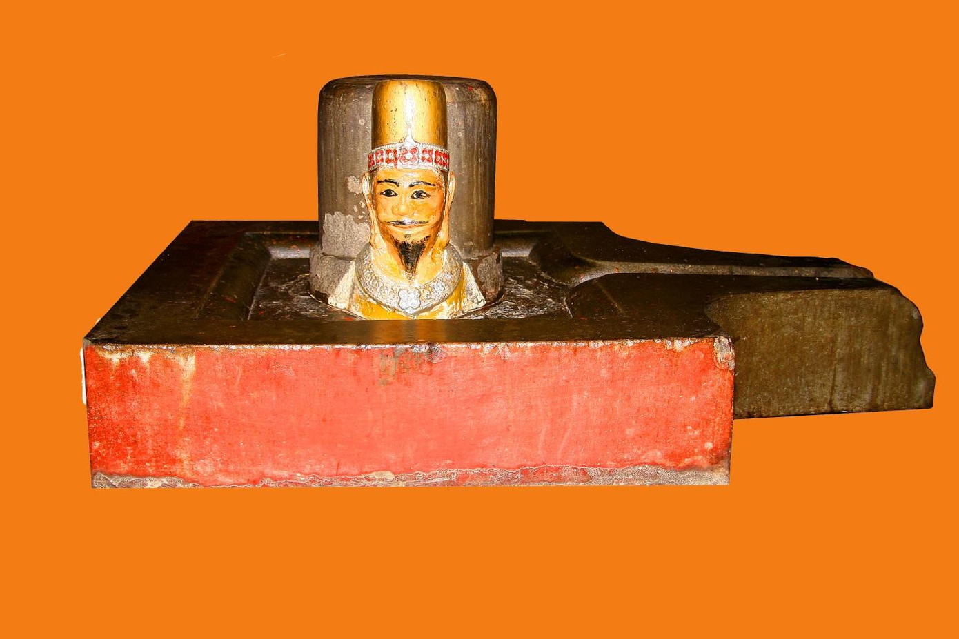 Hai bảo vật quốc gia mới của tỉnh Ninh Thuận bao gồm tượng thờ vua Pô Klong Garai và bia ký Phước Thiện.