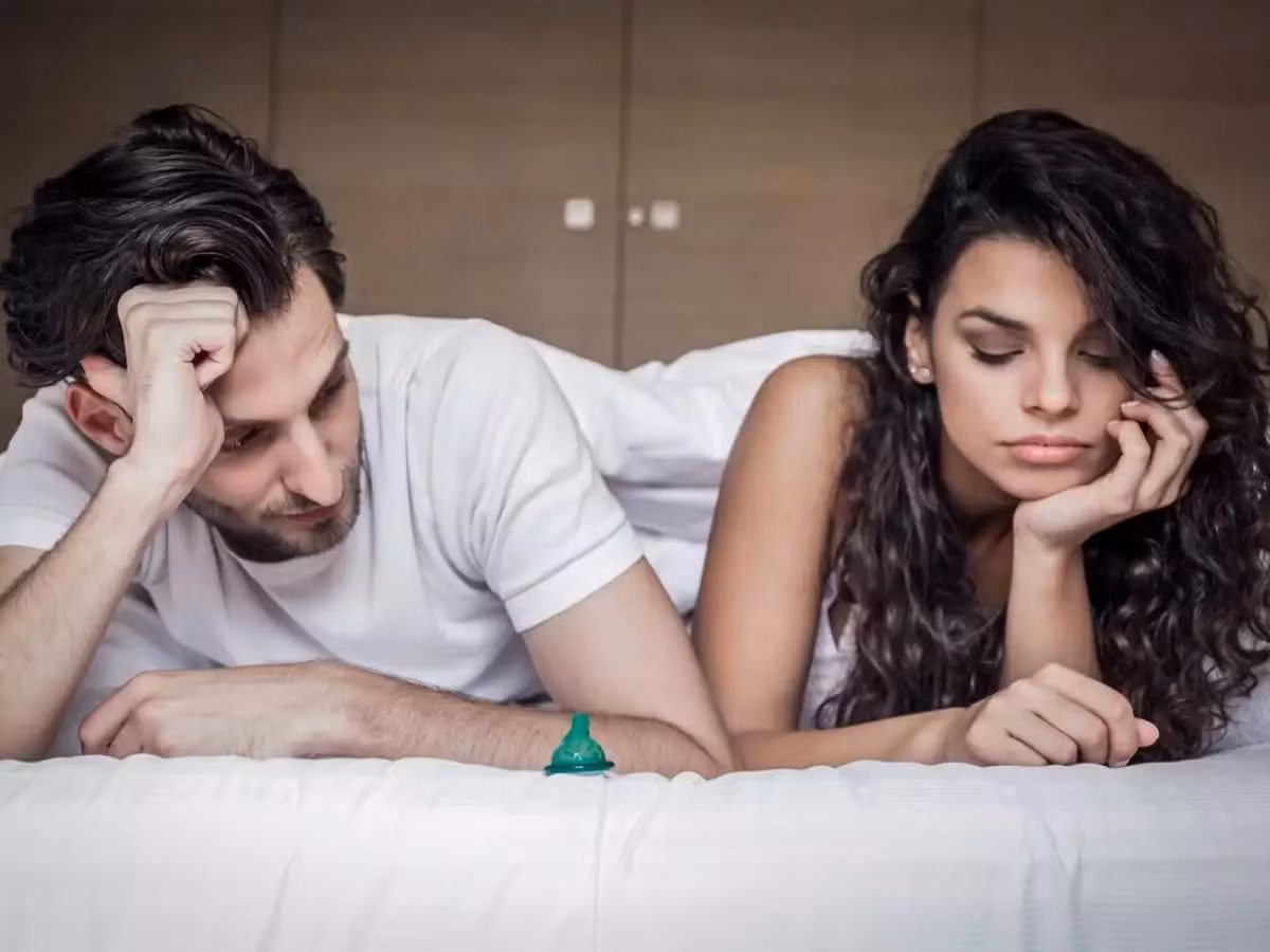 Các yếu tố thể chất cũng như tâm lý có thể góp phần làm giảm ham muốn tình dục. Các yếu tố thể chất cũng như tâm lý có thể góp phần làm giảm ham muốn tình dục.