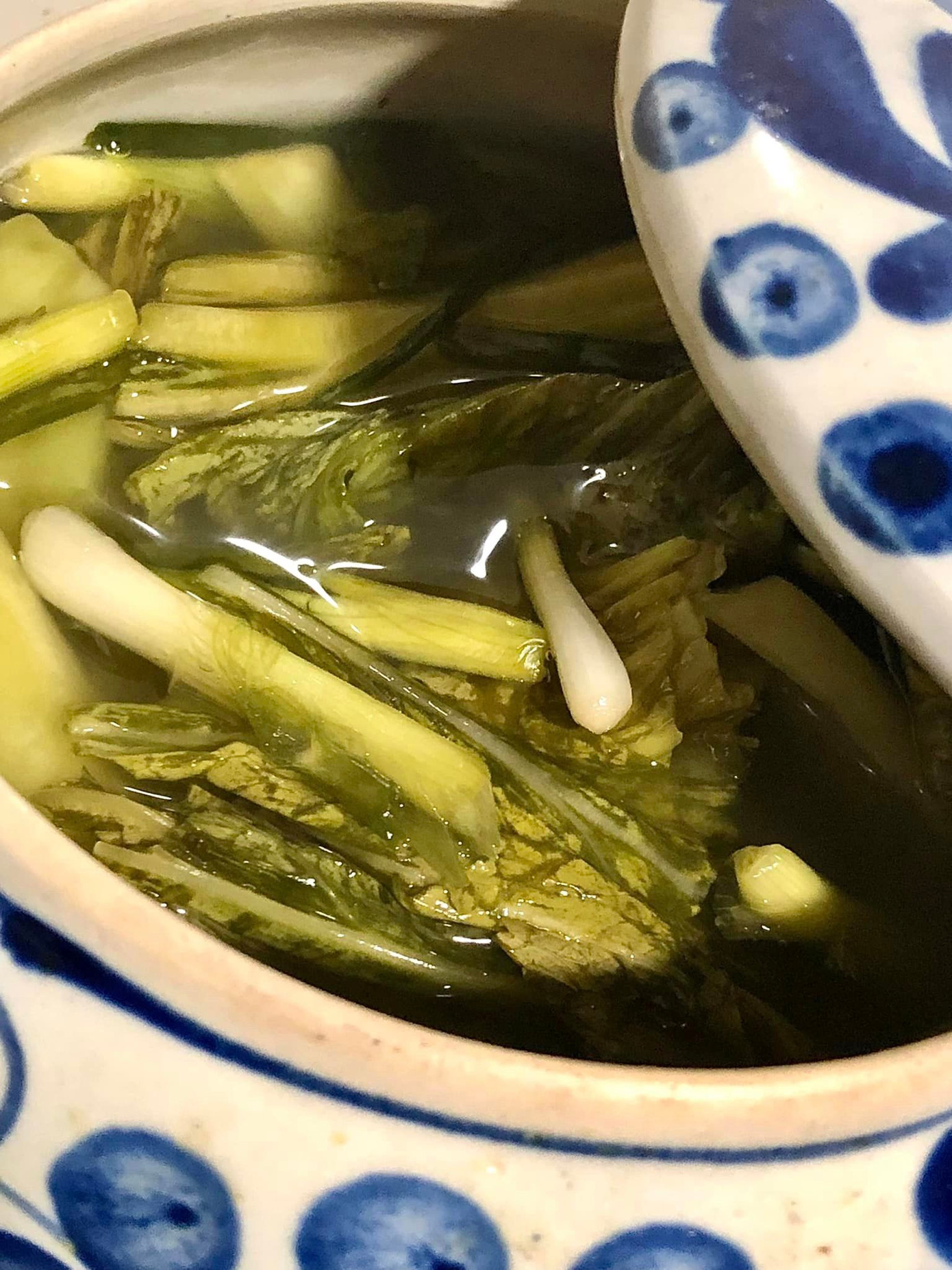 Dưa muối, món khoái khẩu của nhiều gia đình Việt Nam.