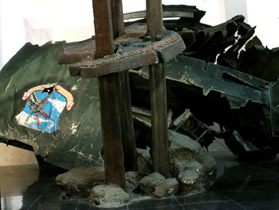 Mảnh xác chiếc B-52 bị bắn rơi đầu tiên trong đêm 18-12-1972 hiện được trưng bày tại Bảo tàng Lịch sử Quân sự Việt Nam. Mảnh xác chiếc B-52 bị bắn rơi đầu tiên trong đêm 18-12-1972 hiện được trưng bày tại Bảo tàng Lịch sử Quân sự Việt Nam