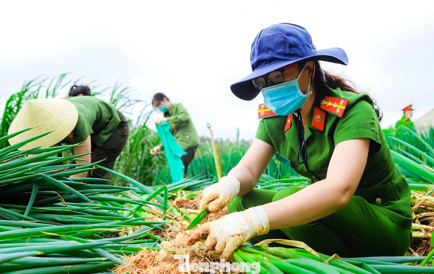 Nhật Minh chia sẻ niềm vui trong công tác tuyên truyền là những lần xách máy ảnh tác nghiệp ghi lại hình ảnh lúc đời thường và khi làm nhiệm vụ của đồng đội, trong đó có các hoạt động, chương trình tình nguyện.