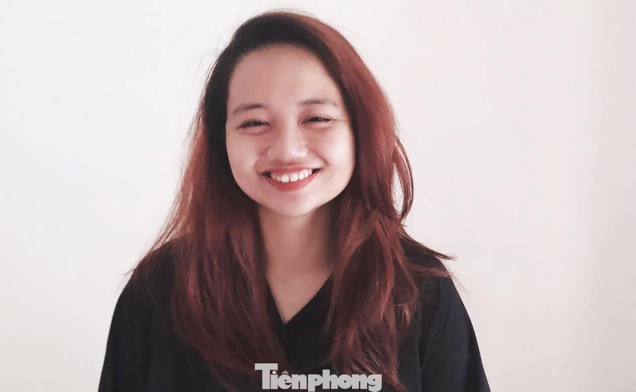 Đỗ Thị Linh Trang (SN 1997) cán bộ Trung tâm Tình nguyện Quốc gia, T.Ư Đoàn. Chị Trang là thường các chương trình tình nguyện hỗ trợ an sinh xã hội như &quot;San sẻ yêu thương - Chung tay vượt qua đại dịch&quot;, &quot;Triệu bữa cơm&quot;, &quot;Hát để sẻ chia&quot;... Chị phụ trách Mạng lưới Tình nguyện Quốc gia với hơn 200 CLB, đội, nhóm thành viên.