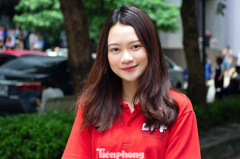 Nguyễn Minh Ngọc (SN 2000) sinh viên ĐH Ngoại thương, Chủ tịch Hội Sinh viên trường ĐH Ngoại thương. Hai năm liền, cô đạt danh hiệu Sinh viên 5 tốt cấp trường 2019, 2020; và học bổng khuyến khích học tập của nhà trường. Cô còn được khen thưởng trong công tác Hội và phong trào sinh viên Thủ đô; đại biểu Việt Nam tại Hội nghị Hội đồng Sinh viên ASEAN 2020 của Hội đồng Sinh viên ASEAN... Tiếng Anh: IELTS 7.5