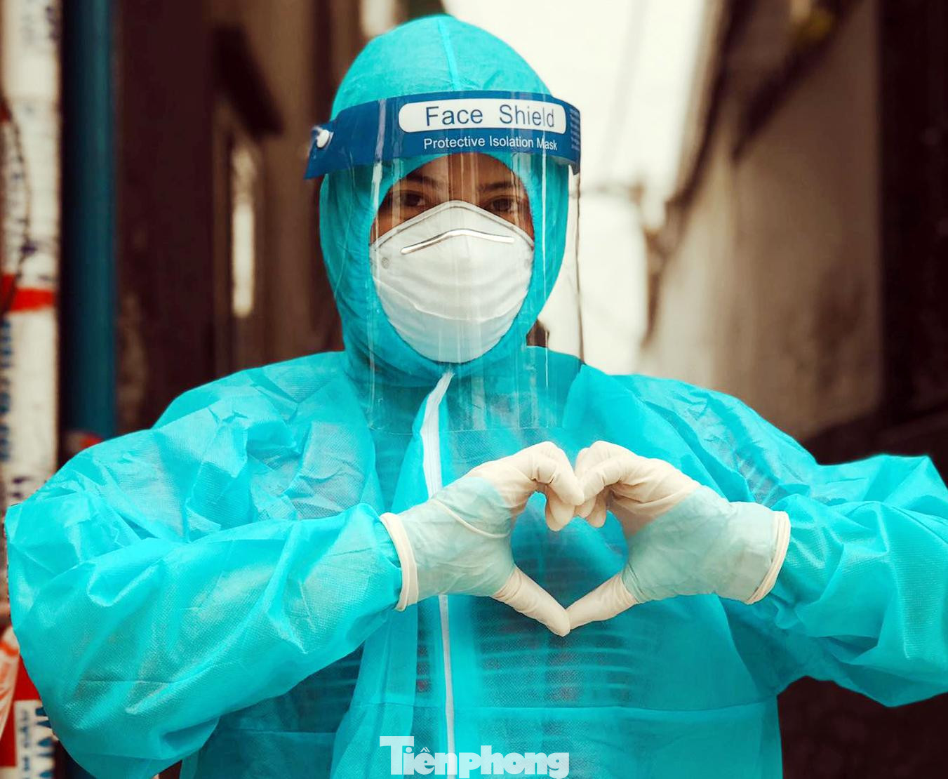 Bảo Ngân mong muốn đóng góp sức trẻ để đẩy lùi dịch bệnh. Ảnh: NVCC