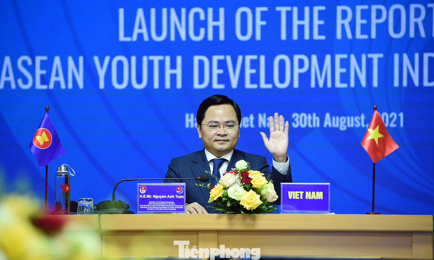 Anh Nguyễn Anh Tuấn - Ủy viên T.Ư Đảng, Bí thư thứ nhất T.Ư Đoàn, Chủ nhiệm Ủy ban Quốc gia về Thanh niên Việt Nam tham dự chương trình. Ảnh: Xuân Tùng Anh Nguyễn Anh Tuấn - Ủy viên T.Ư Đảng, Bí thư thứ nhất T.Ư Đoàn, Chủ nhiệm Ủy ban Quốc gia về Thanh niên Việt Nam tham dự chương trình. Ảnh: Xuân Tùng