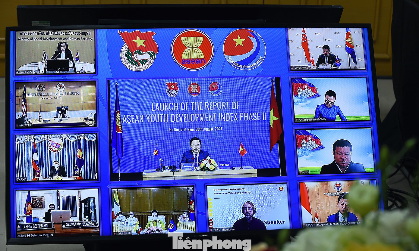 Anh Nguyễn Anh Tuấn đã có ba đề xuất để góp phần nâng cao hơn nữa hiệu quả các hoạt động hợp tác thanh niên ASEAN thời gian tới. Ảnh: Xuân Tùng Anh Nguyễn Anh Tuấn đã có ba đề xuất để góp phần nâng cao hơn nữa hiệu quả các hoạt động hợp tác thanh niên ASEAN thời gian tới. Ảnh: Xuân Tùng