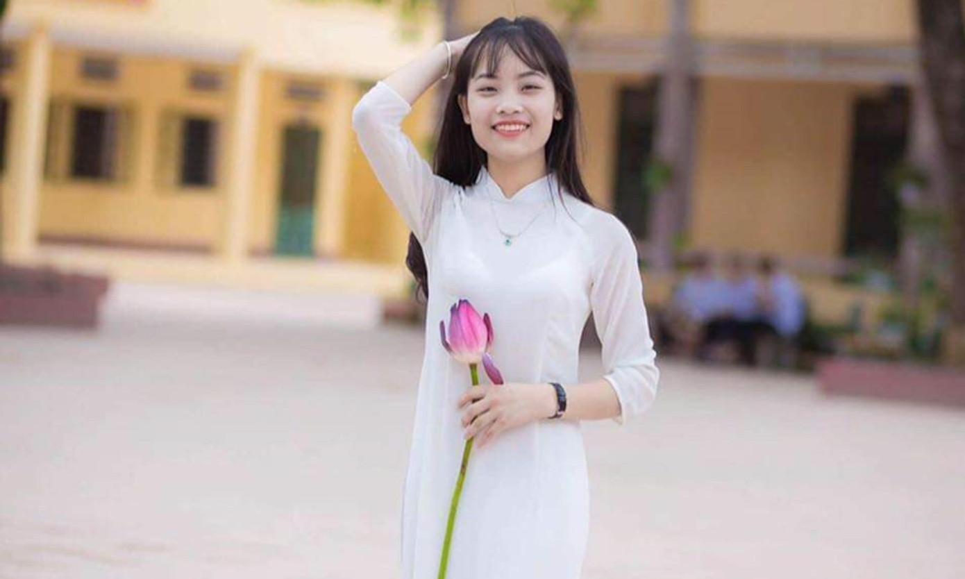 Phó Thị Thu Thủy (ngành Luật học) có sở thích văn nghệ, viết lách, chụp ảnh. Từng đạt học bổng nhà trường, tham gia Ngày hội Đoàn viên... Kỷ niệm ở trường của cô là những bức ảnh được chụp cùng thầy cô và bạn bè trong ngày kỉ niệm 40 năm thành lập Trường Đại học Luật Hà Nội...