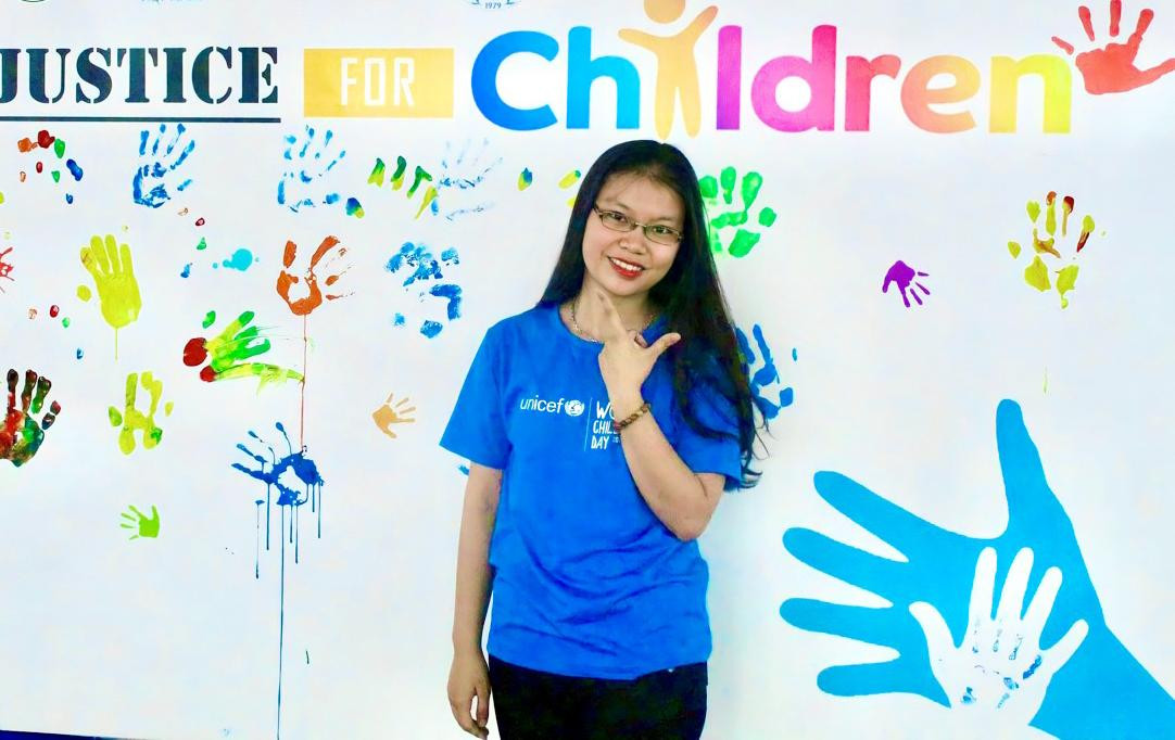 Phạm Thị Ngọc Hoàn (ngành Luật học) chia sẻ về kỷ niệm sang học tập ở Học viện Tư pháp một năm khi nhà trường tu sửa; tham gia chương trình tiền sự kiện và tọa đầm ra mắt môn học mới là Tư pháp đối với người chưa thành niên; trở thành thành viên đầu tiên thành lập CLB "Công lý vì trẻ em".