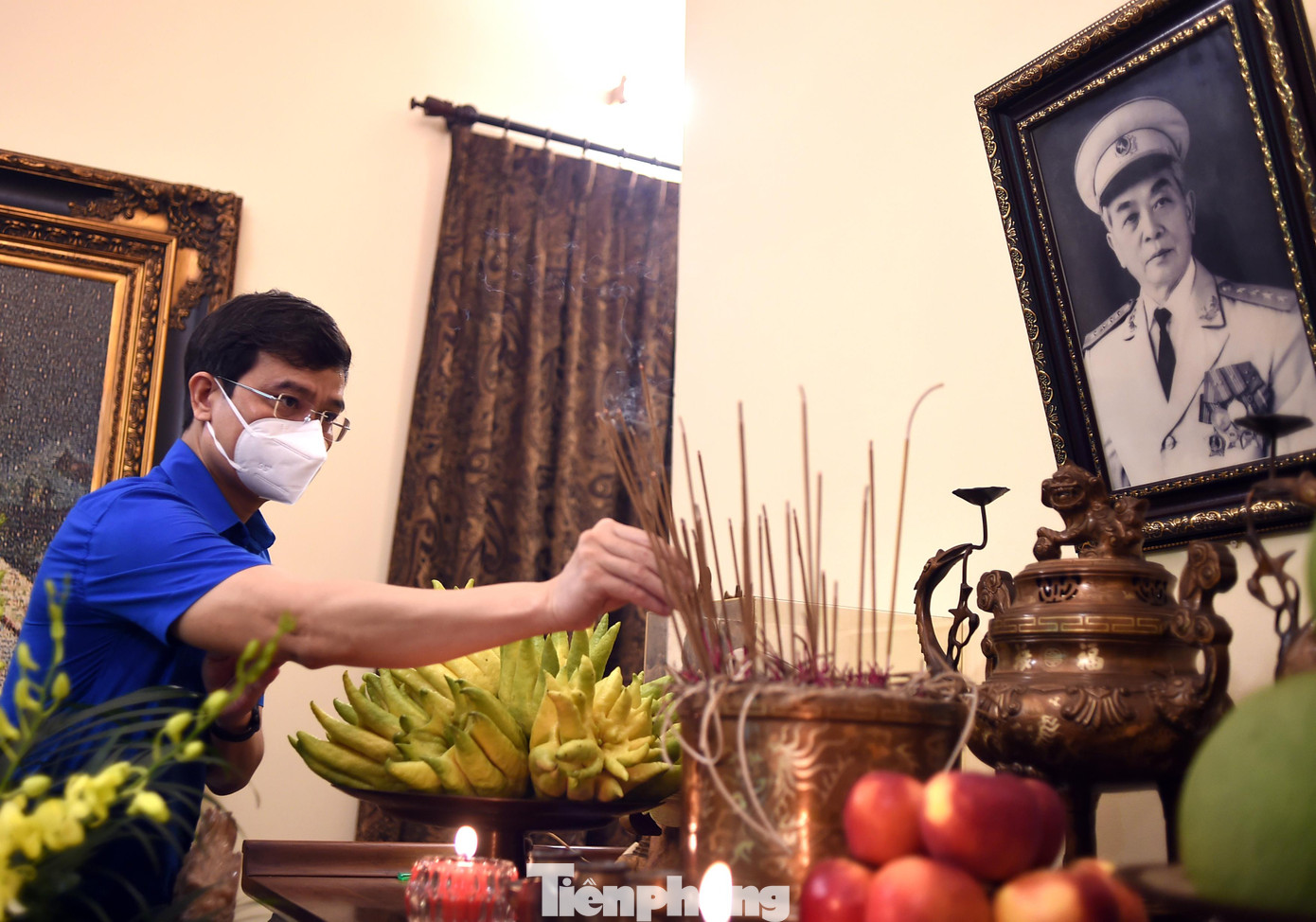 Bí thư thường trực T.Ư Đoàn Bùi Quang Huy dâng hương Bí thư thường trực T.Ư Đoàn Bùi Quang Huy dâng hương