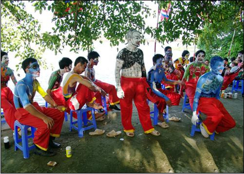 Nghệ thuật bodypainting(vẽ trên cơ thể) tại Lễ hội đền Lảnh Giang