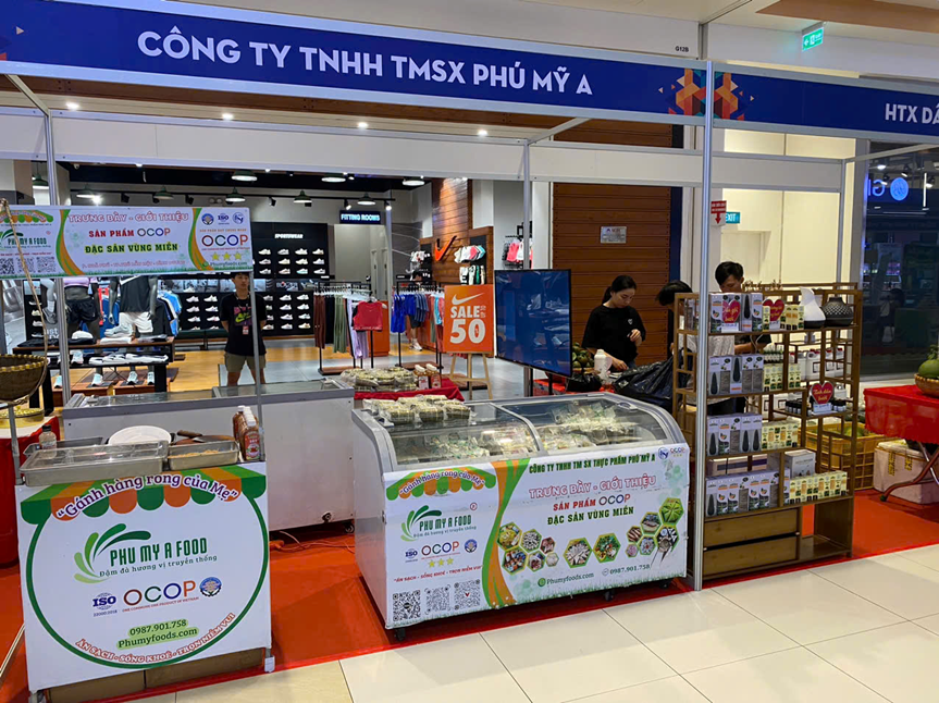 Gian hàng giới thiệu sản phẩm của Bình Dương tại Phiên chợ hàng Việt Gian hàng giới thiệu sản phẩm của Bình Dương tại Phiên chợ hàng Việt