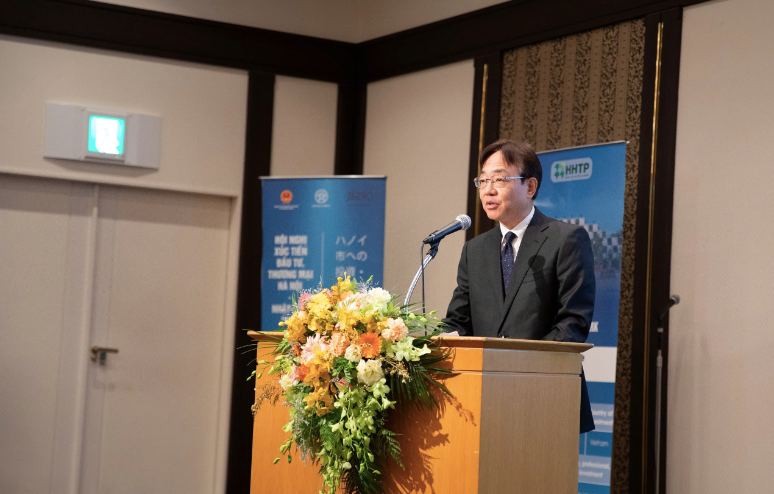 Phó Chủ tịch Tổ chức xúc tiến thương mại Nhật Bản (JETRO) Katsunori Nakazawa phát biểu tại hội nghị. (Ảnh: Phạm Tuân/TTXVN)