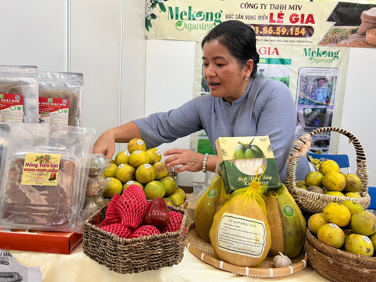 Nông sản Việt ngon, tốt cho sức khỏe được doanh nghiệp chào hàng đến người tiêu dùng trong nước Nông sản Việt ngon, tốt cho sức khỏe được doanh nghiệp chào hàng đến người tiêu dùng trong nước