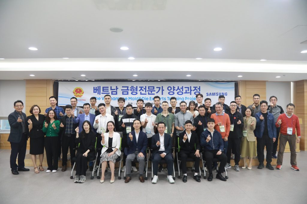 Các học viên sẽ được đào tạo trong 4 tuần để có thể làm chủ các công đoạn chế tạo và sản xuất các loại khuôn mẫu trong lĩnh vực công nghiệp hỗ trợ Các học viên sẽ được đào tạo trong 4 tuần để có thể làm chủ các công đoạn chế tạo và sản xuất các loại khuôn mẫu trong lĩnh vực công nghiệp hỗ trợ