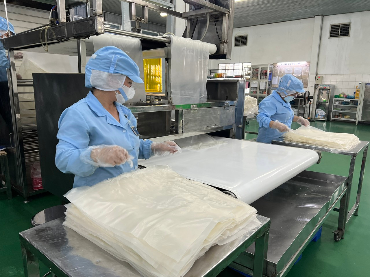 Hàng Việt từng bước cải thiện chất lượng, gia tăng chăm sóc khách hàng để chinh phục người tiêu dùng trong nước. Ảnh: U.Phương Hàng Việt từng bước cải thiện chất lượng, gia tăng chăm sóc khách hàng để chinh phục người tiêu dùng trong nước. Ảnh: U.Phương