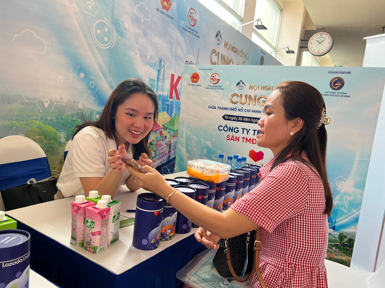 Hàng Việt phải đáp ứng tiêu chí chất lượng mới được vào kênh phân phối hiện đại. Ảnh: Uyên Phương