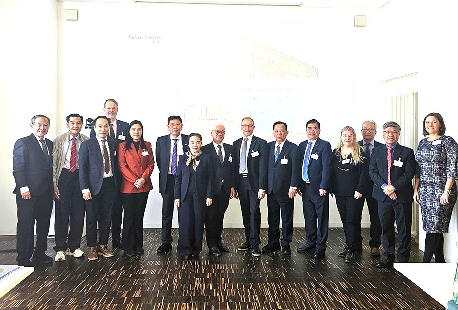 Lãnh đạo tỉnh Bình Dương tìm hiểu đầu tư tại CHLB Đức