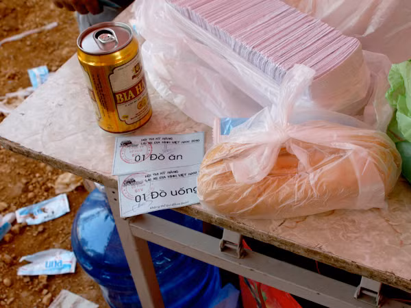 Ban tổ chức bán suất ăn trị giá 150.000 đồng cho khán giả