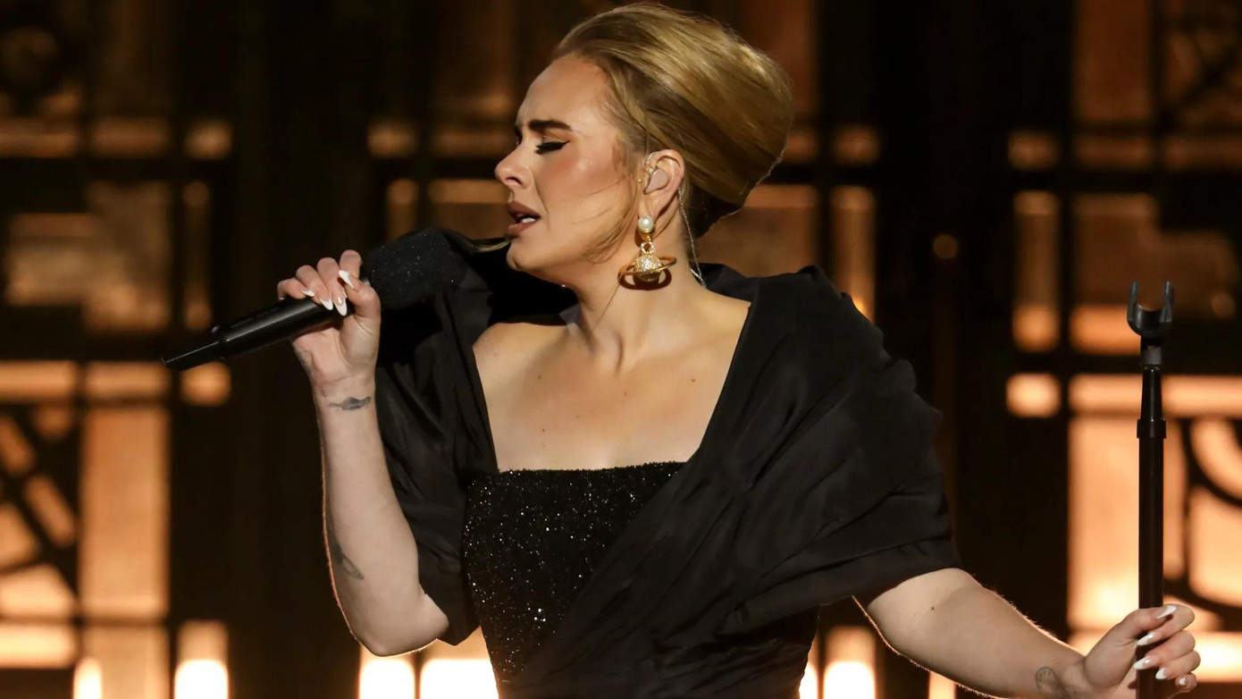 Để đến được buổi biểu diễn của Adele, các fan đã phải chi một khoản tiền không nhỏ. Để đến được buổi biểu diễn của Adele, các fan đã phải chi một khoản tiền không nhỏ.