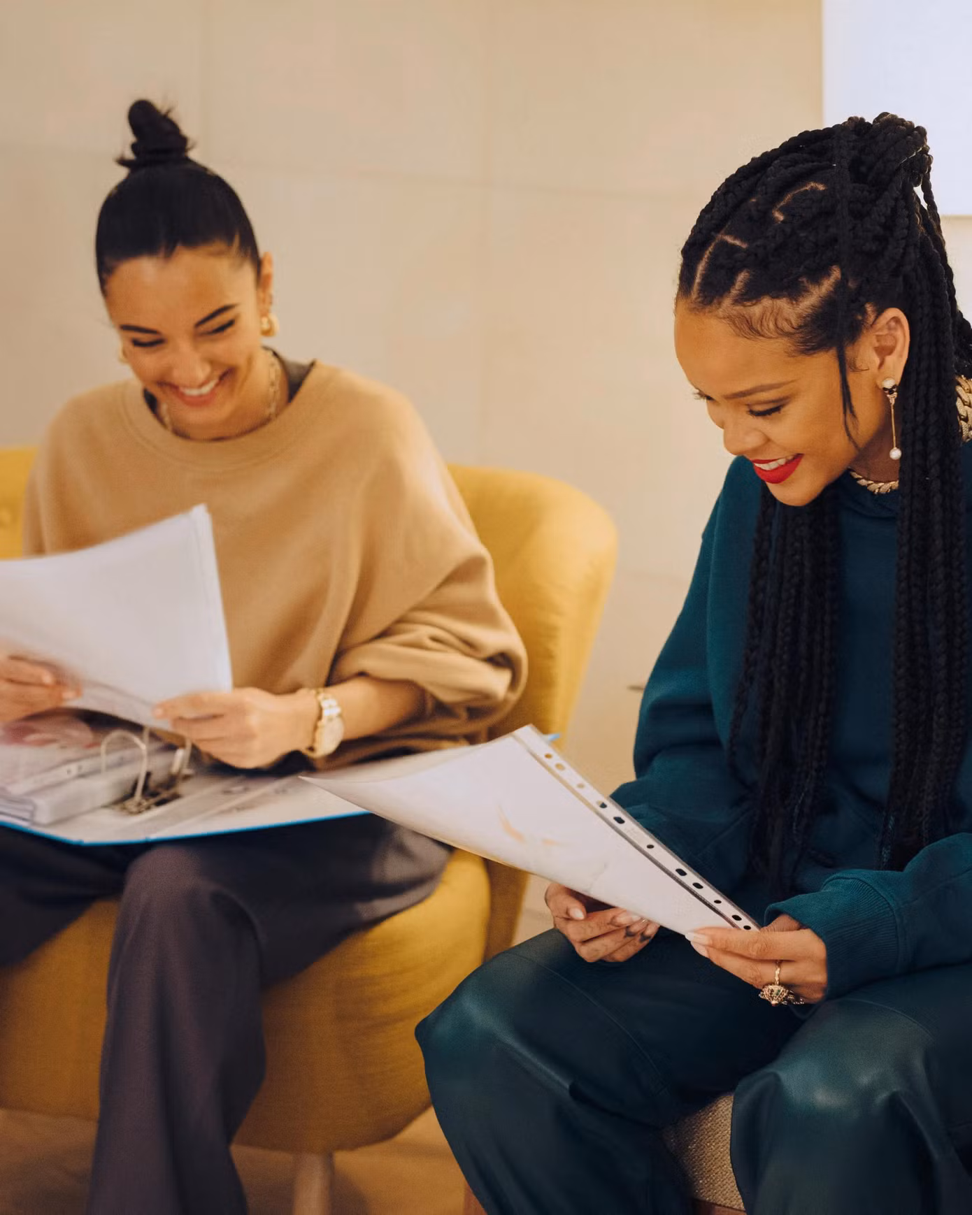 Trước khi tin đồn "người thứ ba" nổ ra, Rihanna và Amina Muaddi là những người bạn và cộng sự thân thiết.