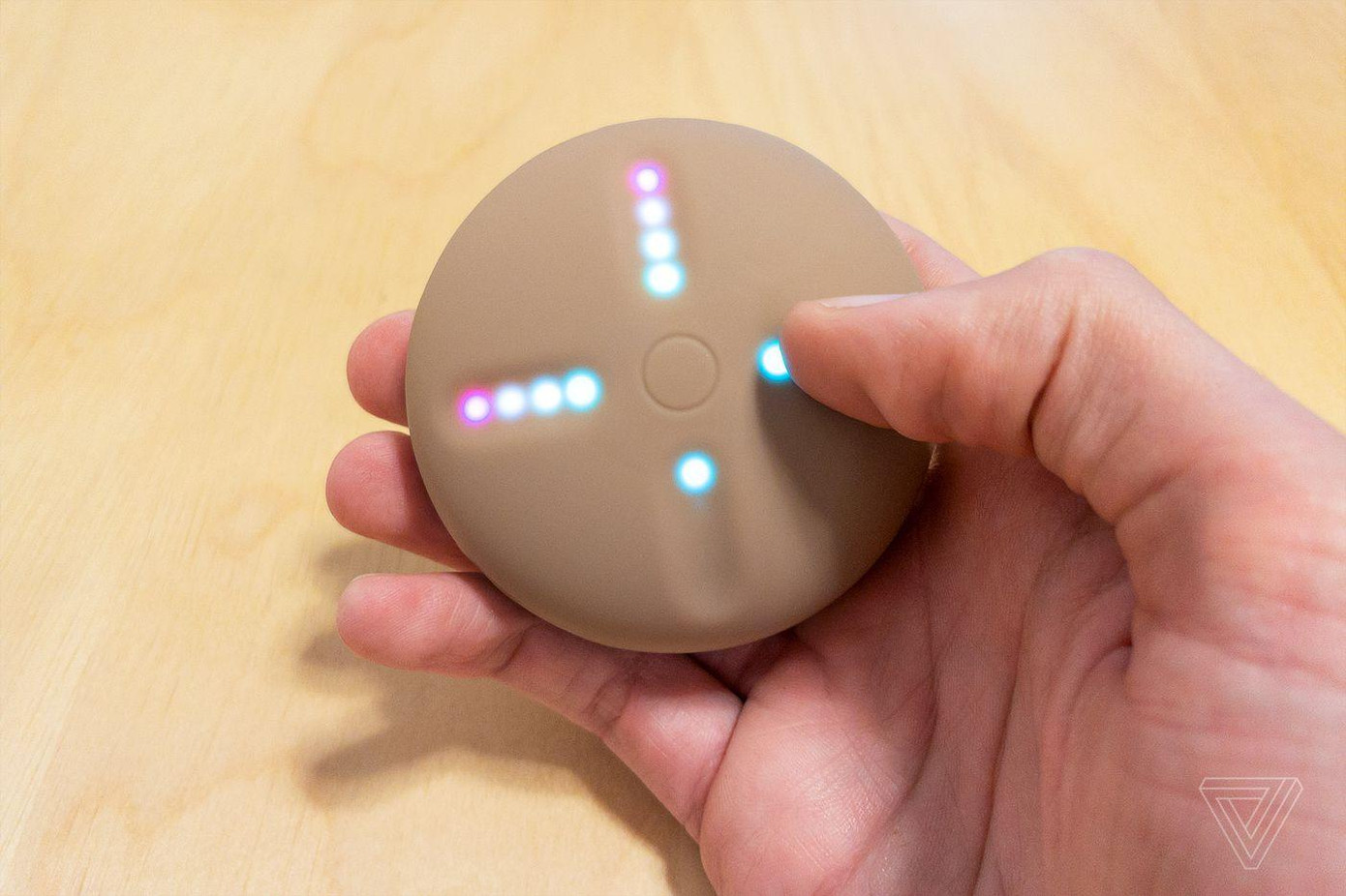 Để thưởng thức trọn vẹn album mới của thần tượng, người hâm mộ của Kanye sẽ phải chi trả $200. (Nguồn: The Verge)