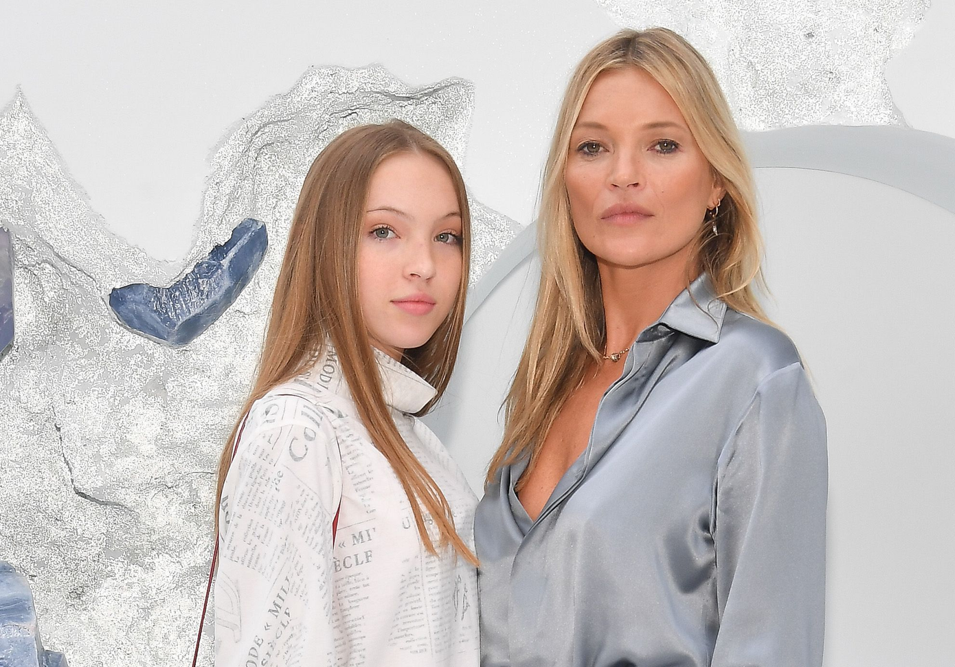 Nhan sắc hút hồn của cặp mẹ con nhà siêu mẫu Kate Moss. Nhan sắc hút hồn của cặp mẹ con nhà siêu mẫu Kate Moss.