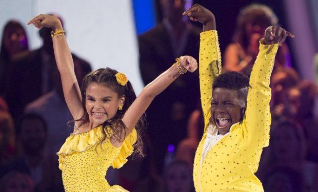 Không dừng lại ở diễn xuất, cô bé còn mạnh dạn thử sức với bộ môn khiêu vũ khó nhằn. Không dừng lại ở diễn xuất, cô bé còn mạnh dạn thử sức với bộ môn khiêu vũ khó nhằn.