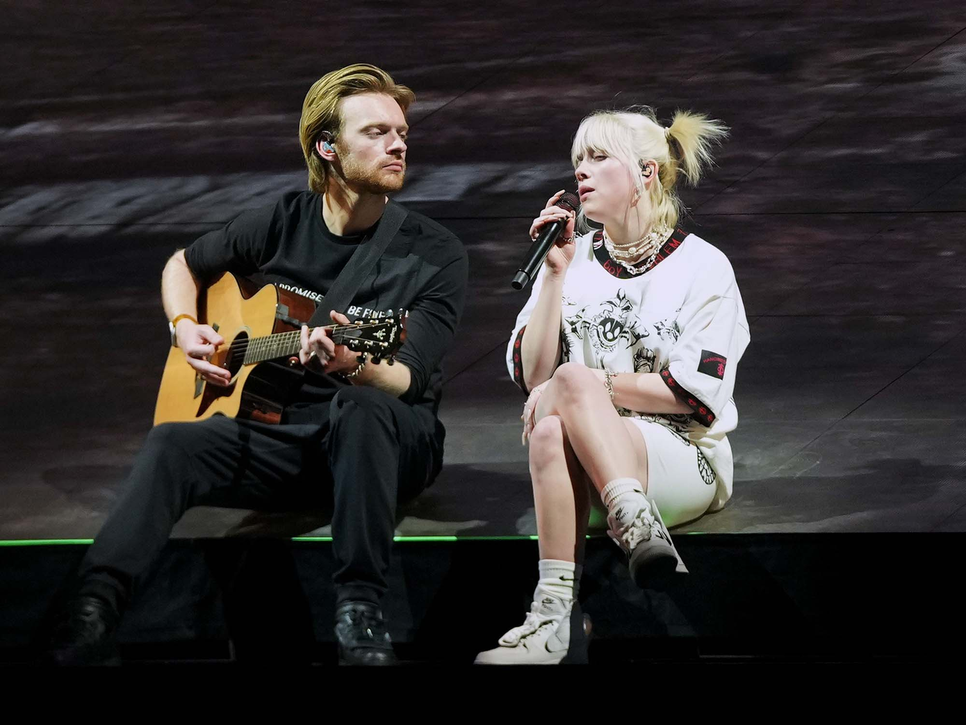 FINNEASE luôn đồng hành cùng em gái Billie Eilish trong mọi hoạt động âm nhạc.