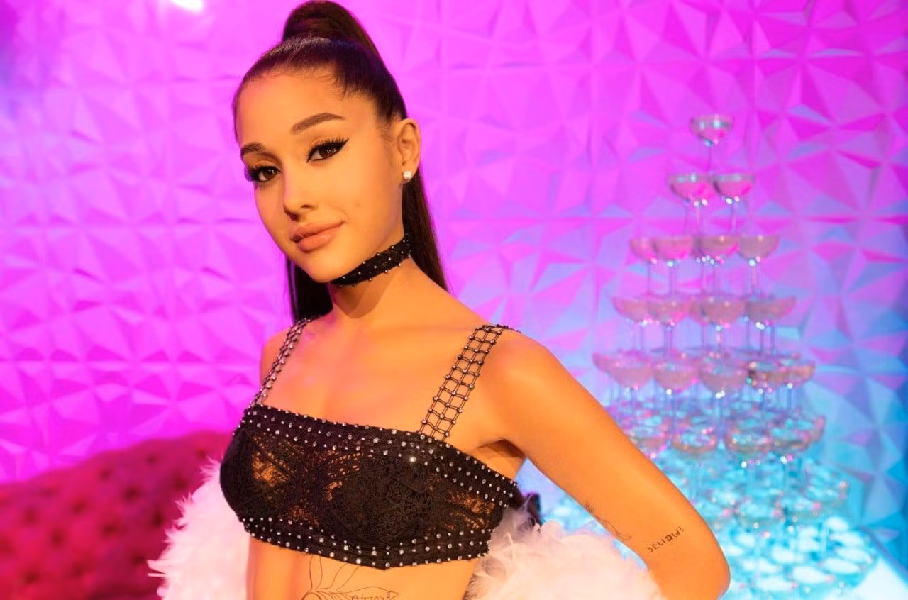 Các phiên bản tượng của giọng ca thank u, next được luôn làm chỉn chu.
