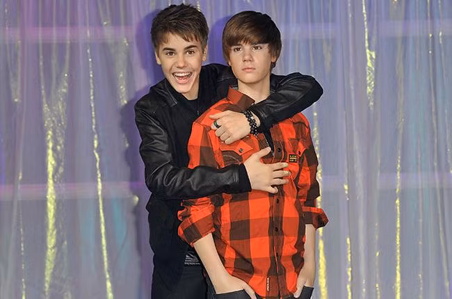 Hoàng tử nhạc Pop Justin Bieber không giấu nổi sự hào hứng với bức tượng sáp đầu tiên của chính mình.