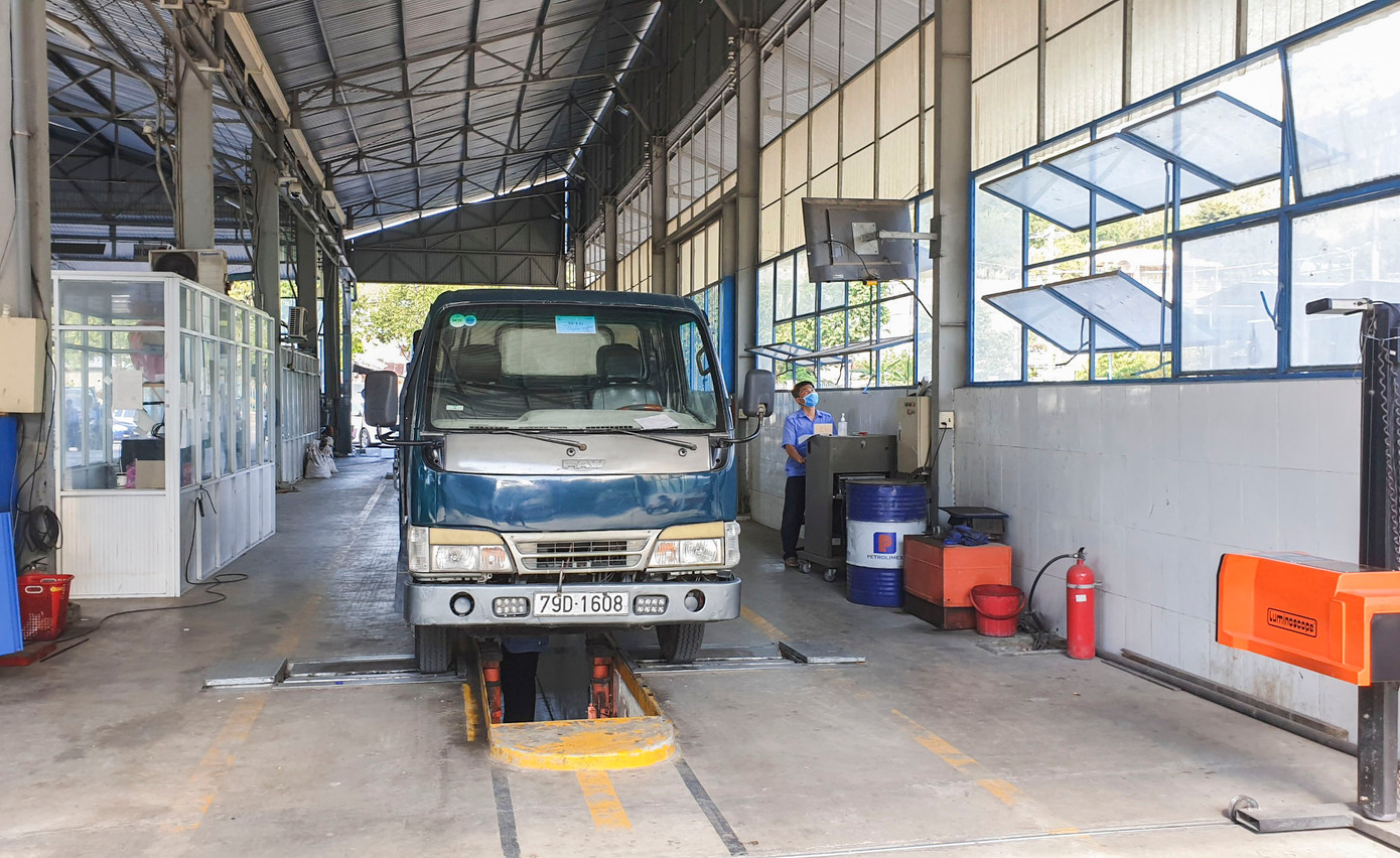 Trung tâm đăng kiểm xe cơ giới tỉnh Khánh Hoà vẫn đang hoạt động bình thường. Ảnh M.H. Trung tâm đăng kiểm xe cơ giới tỉnh Khánh Hoà vẫn đang hoạt động bình thường. Ảnh M.H.