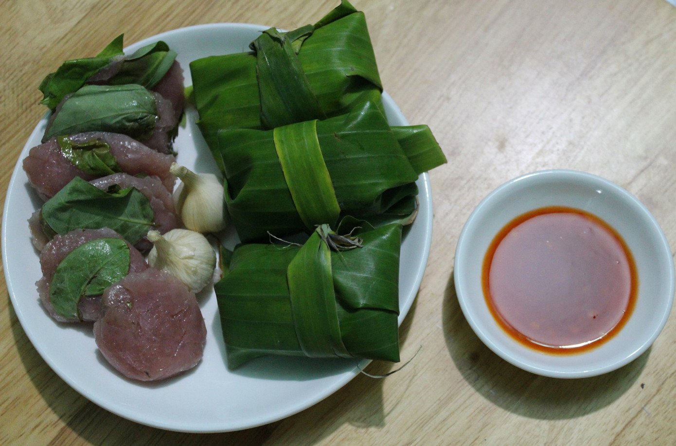 Bà Nguyễn Thị Hoa - Chủ tịch Hội Nông dân phường Ninh Hiệp, thị xã Ninh Hoà, cho biết: Nghề làm nem Ninh Hòa đã có từ hơn một trăm năm về trước, đây là nghề truyền thống của gia đình nên hương vị của nem luôn được gìn giữ qua nhiều thế hệ. Hiện phường Ninh Hiệp còn khoảng 16 hộ làm nghề, tuy trước đây có gặp khó khăn vì dịch bệnh nhưng các hộ vẫn tiếp tục với nghề và mong muốn truyền lại cho con cháu.