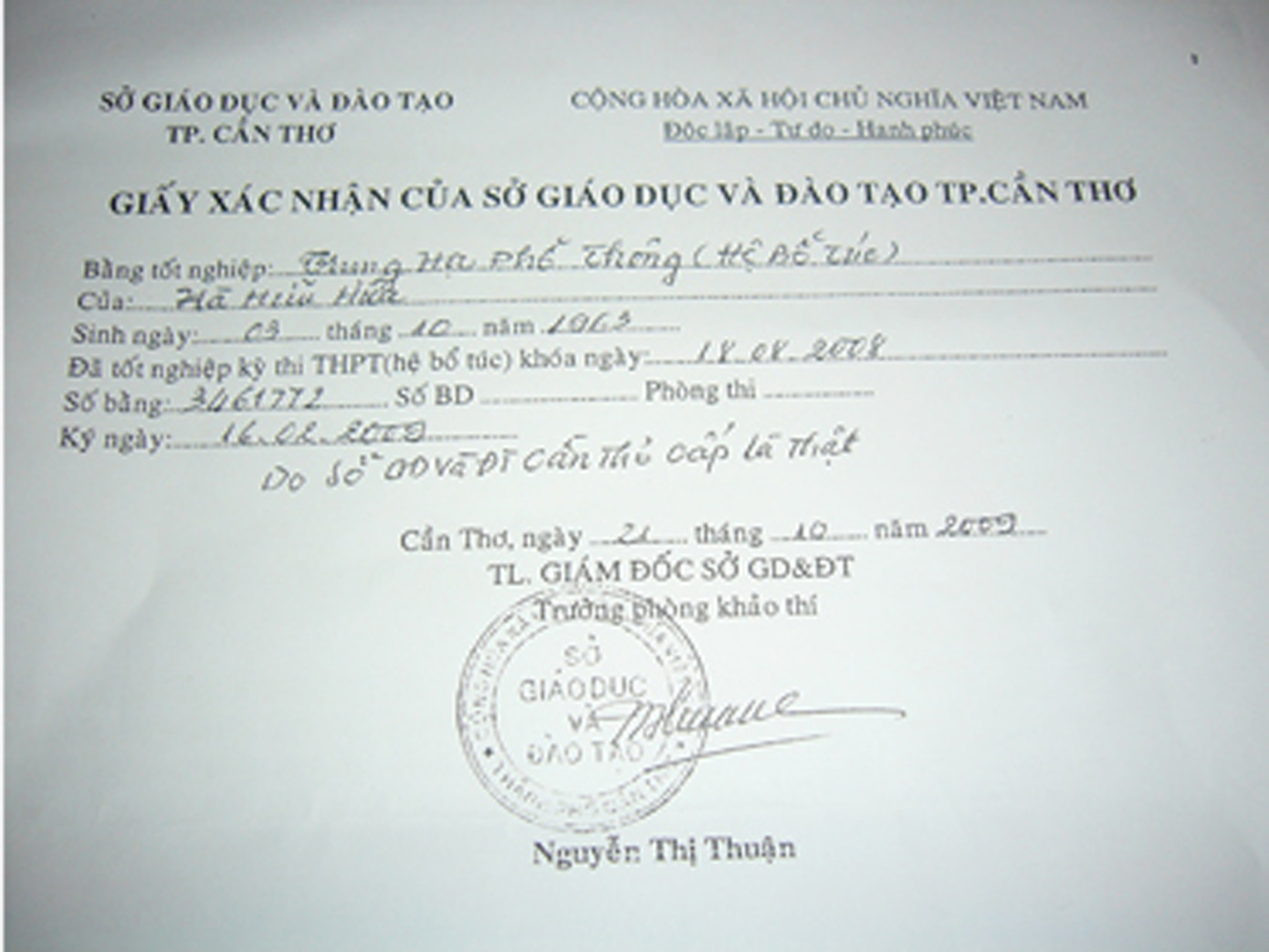 Giấy xác nhận giả cho một tấm bằng giả (Tuổi Trẻ)