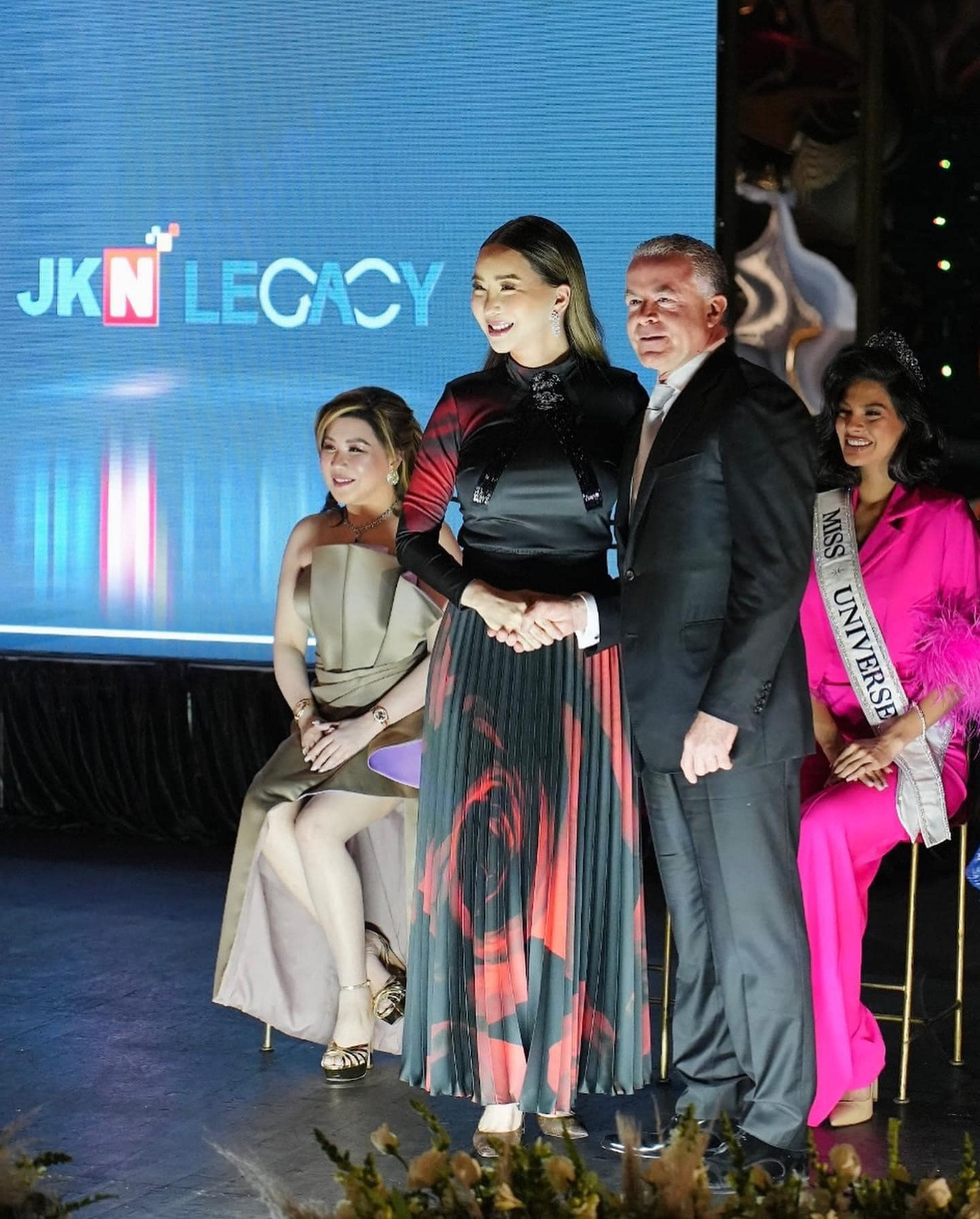 Khán giả cho rằng cuộc thi Hoa hậu Hoàn vũ sẽ có nhiều thay đổi trong thời gian tới sau khi có thêm người đồng sở hữu.