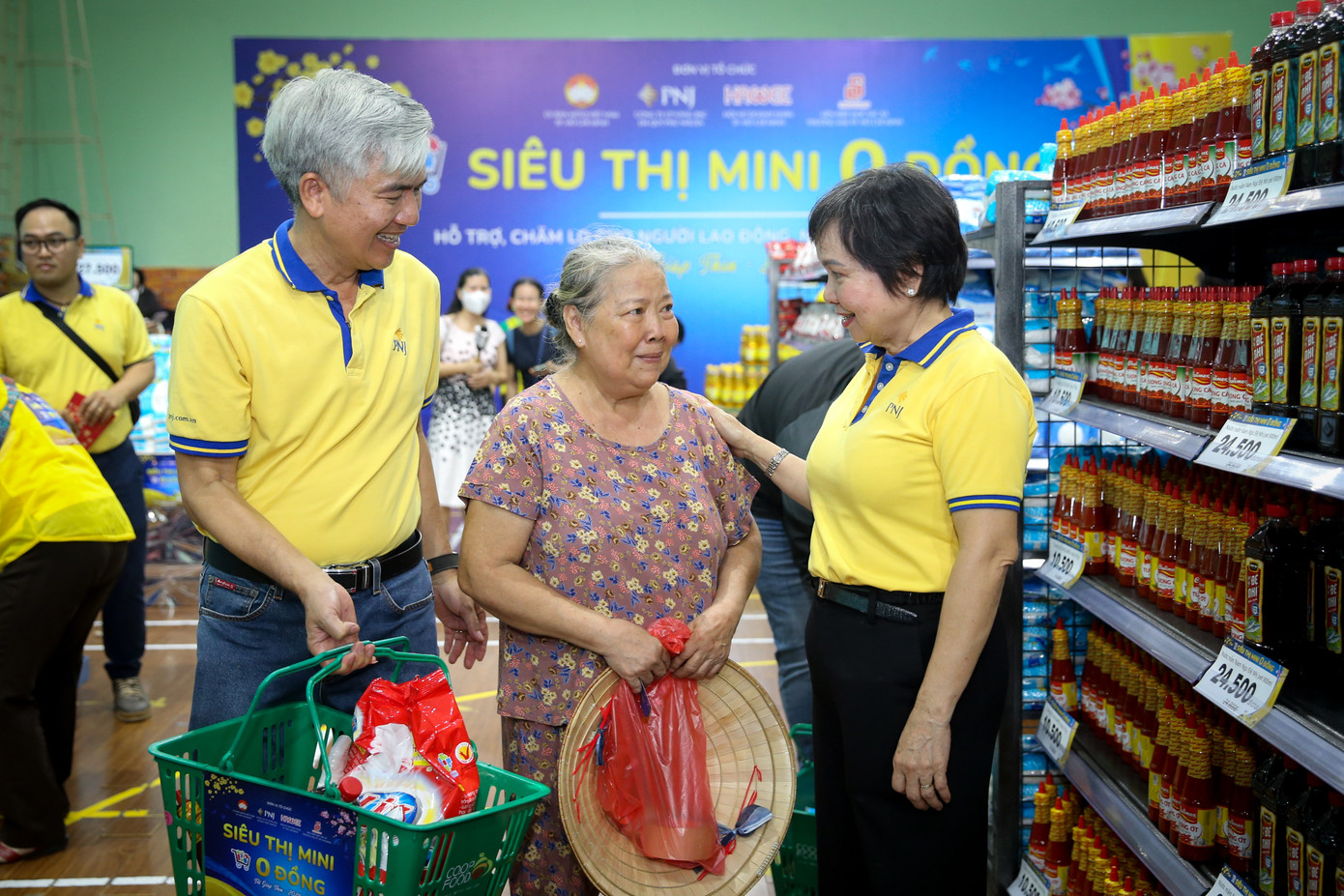 Siêu thị Mini 0 đồng qua 4 năm hoạt động đã bền vững giúp đỡ hơn 200,000 người dân khó khăn