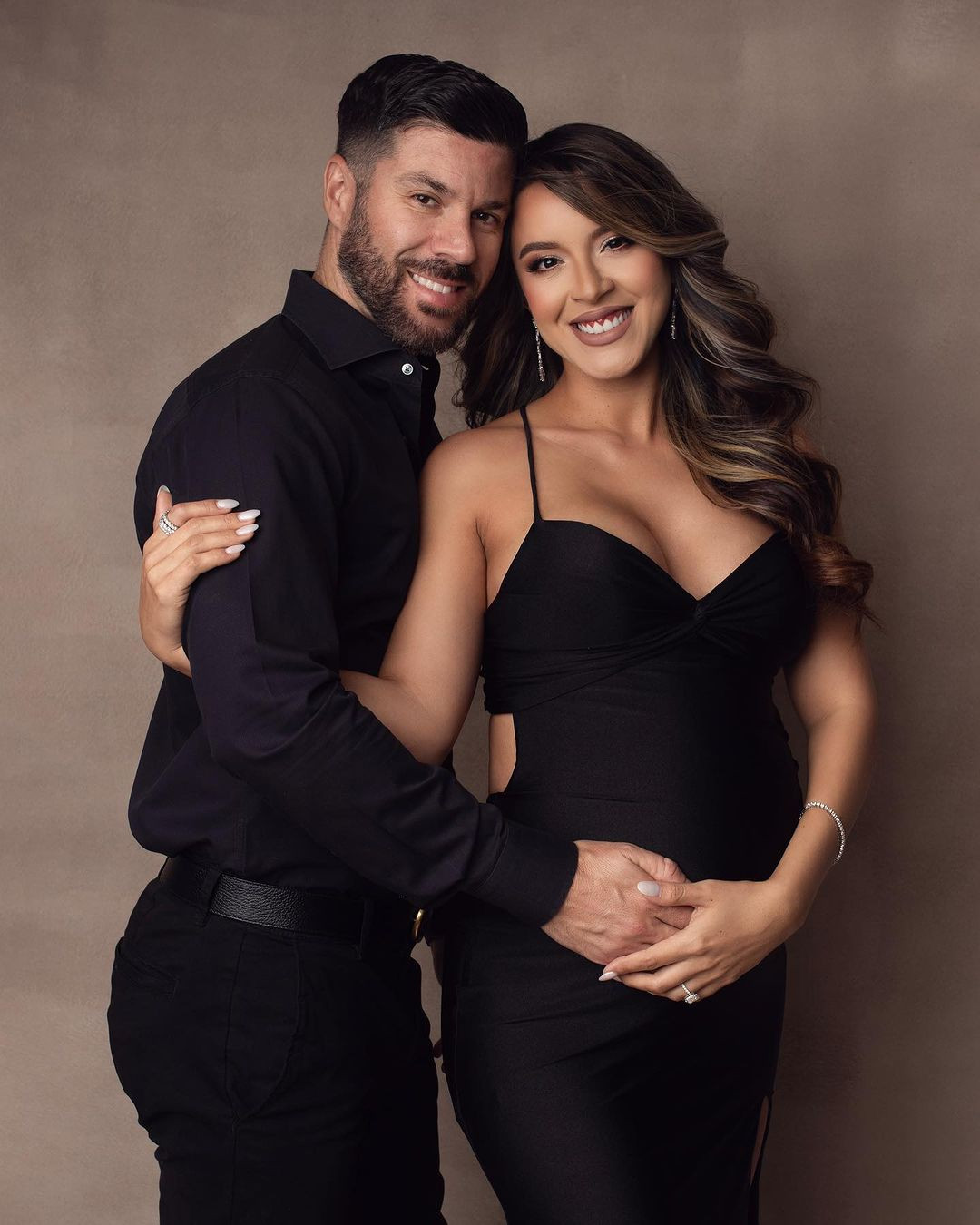 Katherine Espin quyết định trở lại đường đua nhan sắc sau khi kết hôn, sinh con. Katherine Espin quyết định trở lại đường đua nhan sắc sau khi kết hôn, sinh con.