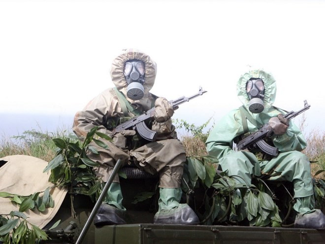 Lực lượng hóa học tham gia diễn tập. Lực lượng hóa học tham gia diễn tập. Bài viết: http://news.zing.vn/Xe-tang-truc-thang-Binh-doan-Cuu-Long-dien-tap-ban-dan-that-post380907.html Nguồn Zing News