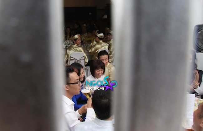 Quan khách 2 họ đang dùng bữa trưa tại nhà Hà Tăng 