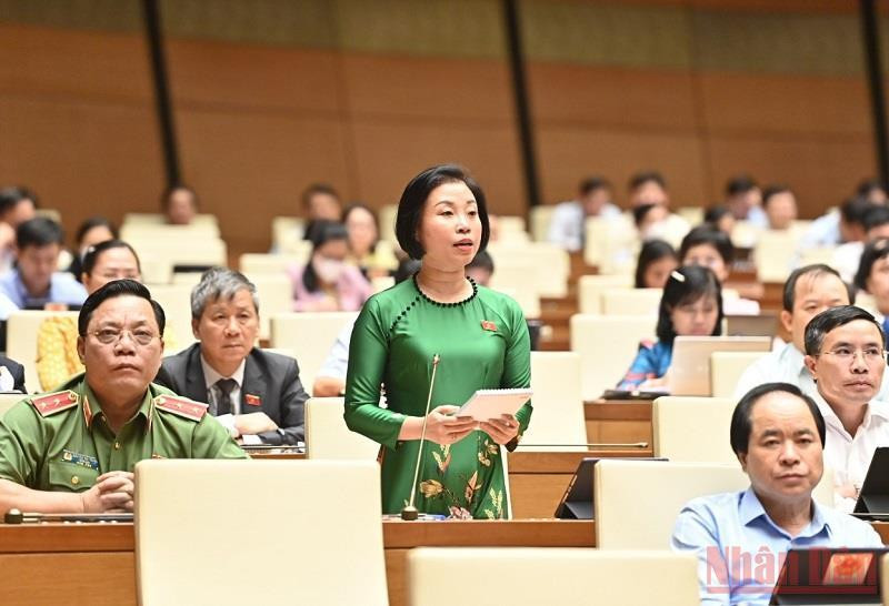 Đại biểu Phạm Thị Thanh Mai (Hà Nội) đặt câu hỏi trong phiên chất vấn chiều 8/6. (Ảnh: LINH KHOA) Đại biểu Phạm Thị Thanh Mai (Hà Nội) đặt câu hỏi trong phiên chất vấn chiều 8/6. (Ảnh: LINH KHOA)