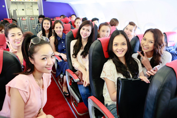 Các thí sinh trên chuyến bay từ Hà Nội tới Đà Nẵng. Các thí sinh trên chuyến bay từ Hà Nội tới Đà Nẵng